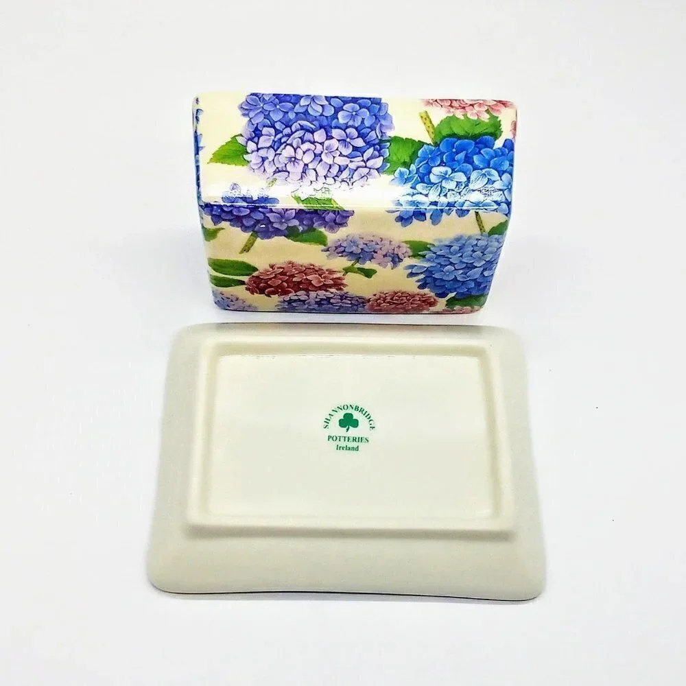 Shannonbridge Potteries Ireland Hydrangea Ceramic Covered Dish